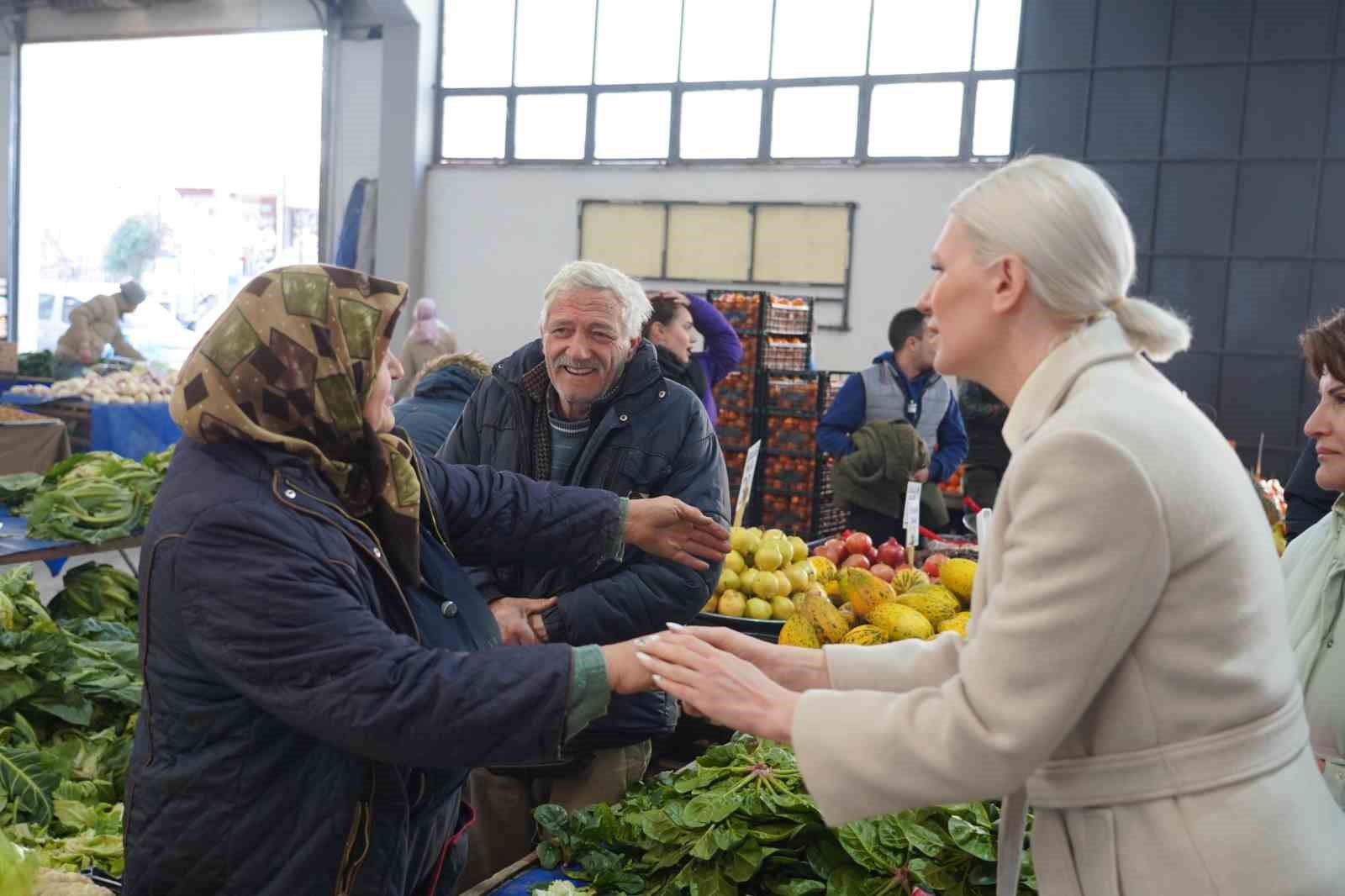 Başkan Subaşı pazar esnafının dertlerini dinledi
