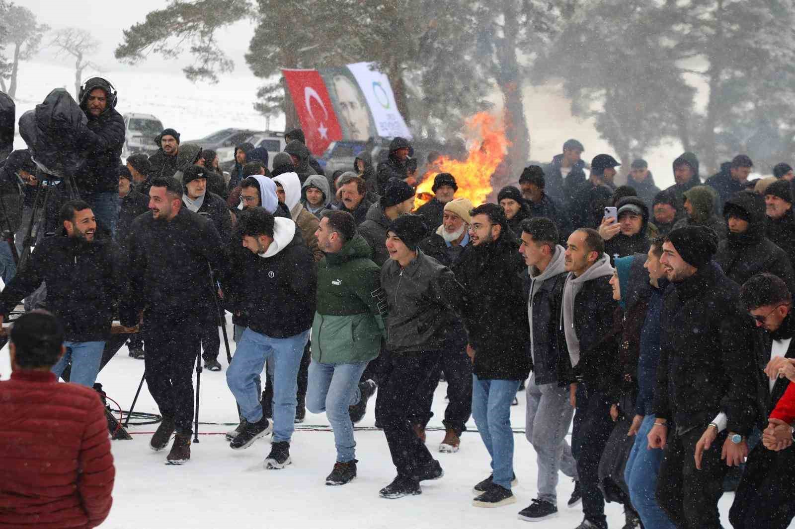 Bin 200 rakımlı yaylada kış festivali, renkli görüntülere sahne oldu
