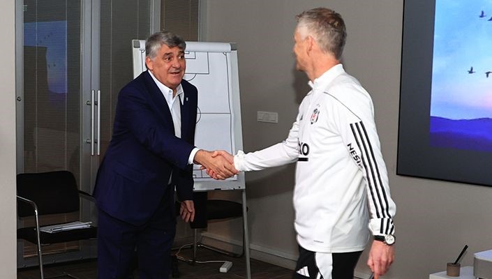 Beşiktaş’ta Başkan Serdal Adalı ile Ole Gunnar Solskjaer, takımla toplantı yaptı
