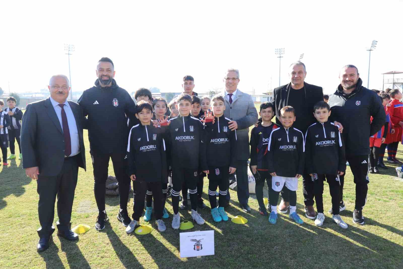 Başkan Tetik 2025 Sömestr Cup Futbol Şenliği’nde sporcularla buluştu
