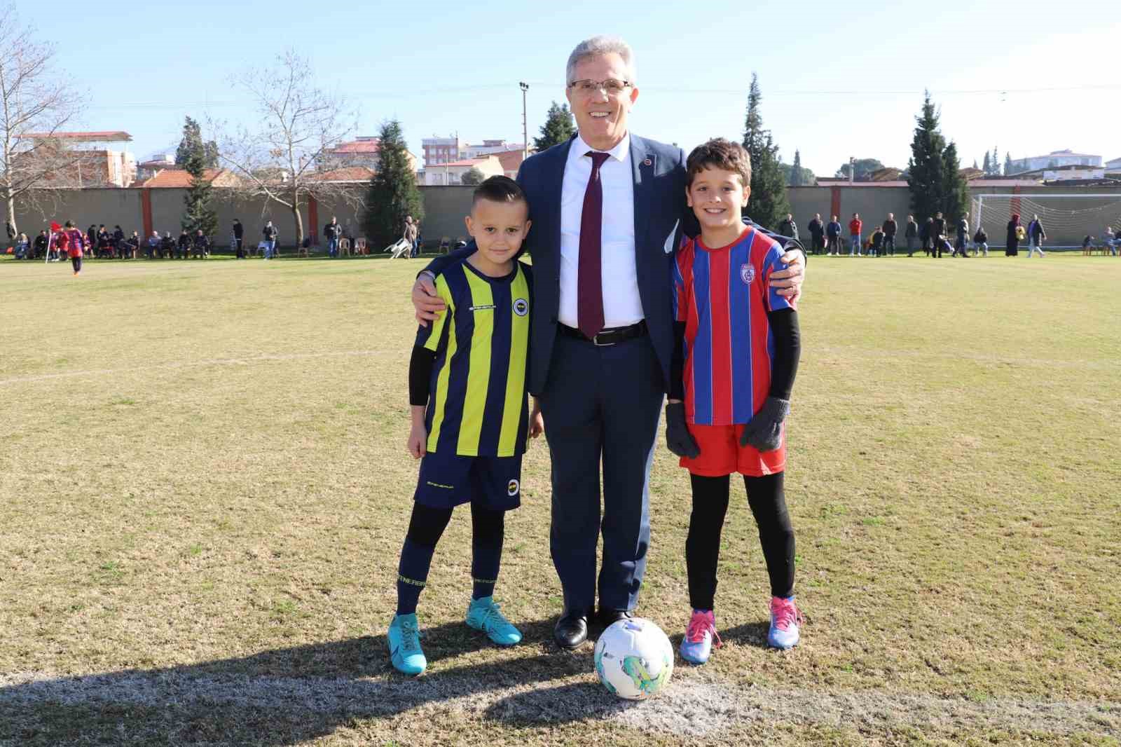 Başkan Tetik 2025 Sömestr Cup Futbol Şenliği’nde sporcularla buluştu
