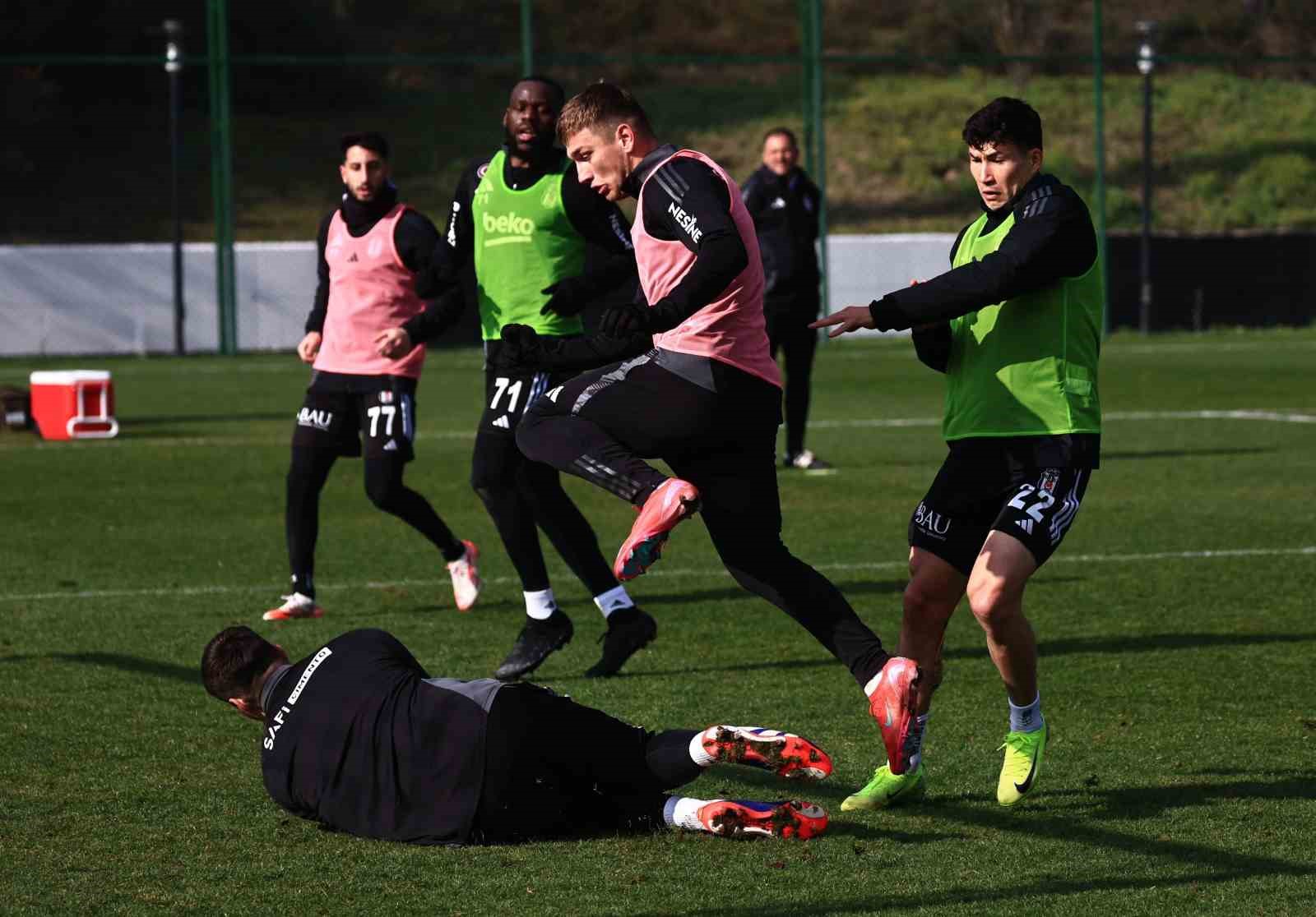 Beşiktaş’ta Ole Gunnar Solskjaer, ilk antrenmanına çıktı
