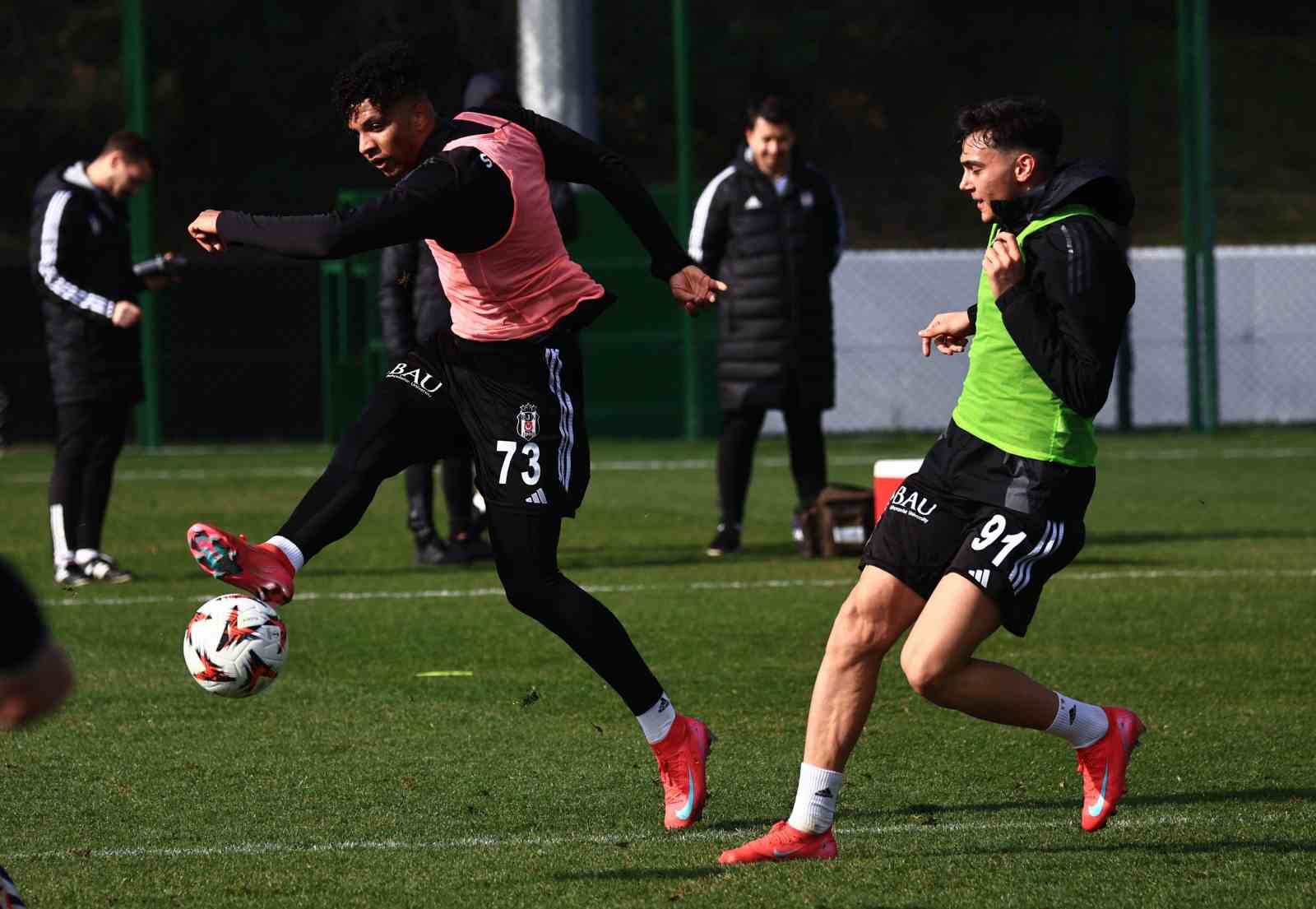 Beşiktaş’ta Ole Gunnar Solskjaer, ilk antrenmanına çıktı
