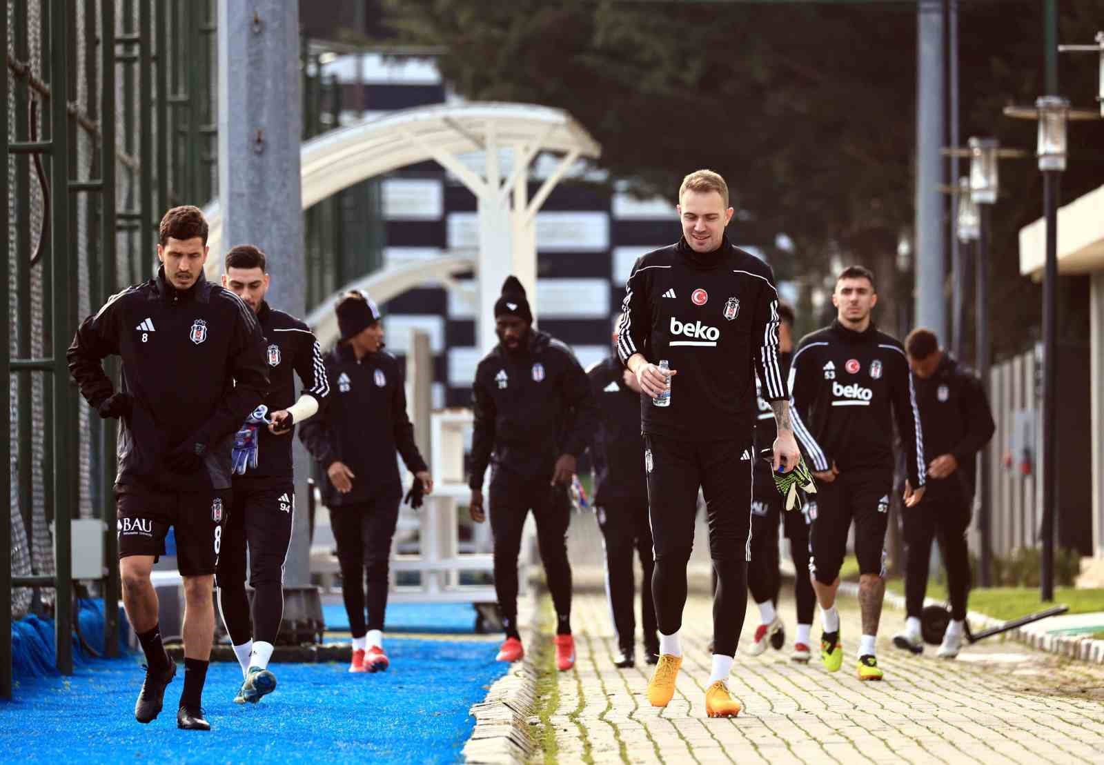 Beşiktaş’ta Ole Gunnar Solskjaer, ilk antrenmanına çıktı
