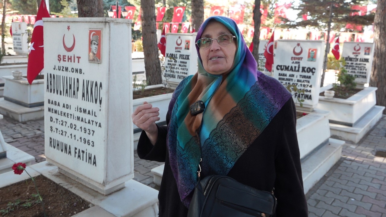 Malatya Şehitliği’nde kabirler rutin olarak temizleniyor
