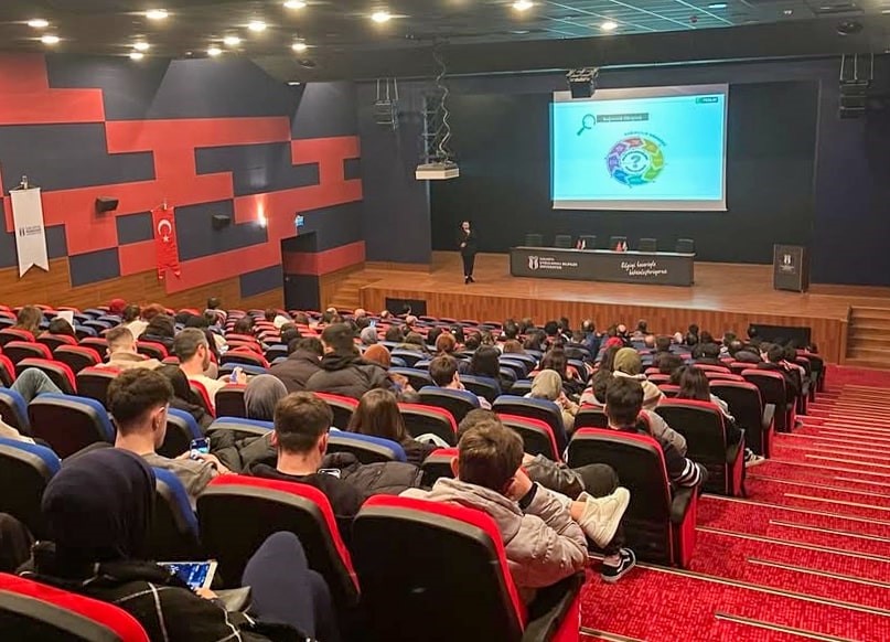 SUBÜ’de ‘Bağımlılıkla Mücadele Seminerleri’ verildi
