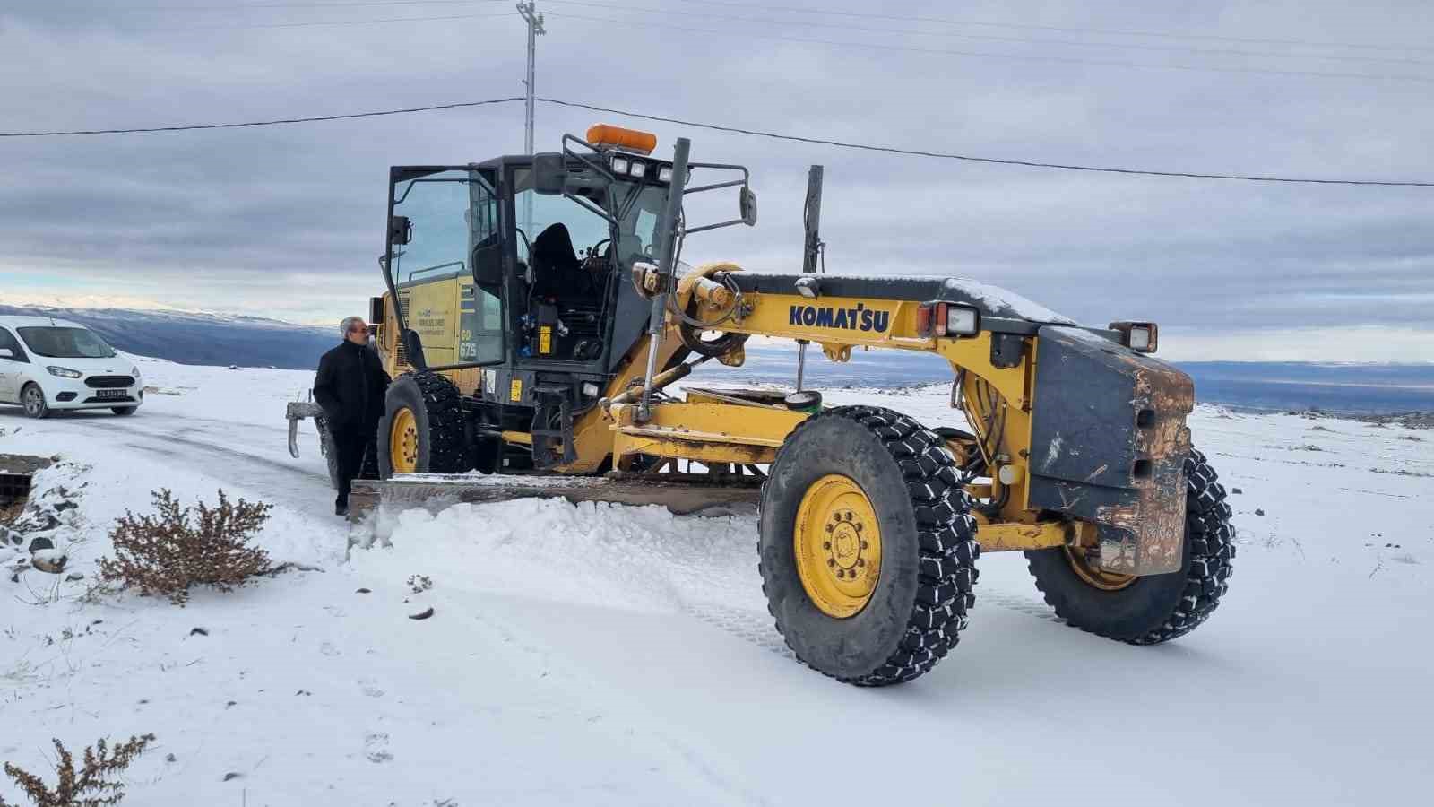 Iğdır’da karla kapanan köy yolları ulaşıma açılıyor
