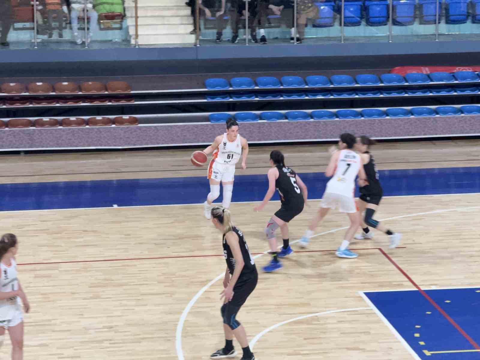 Kadınlar Bölgesel Basketbol Ligi: Düzce Atletik: 44 - Besaş Spor: 51
