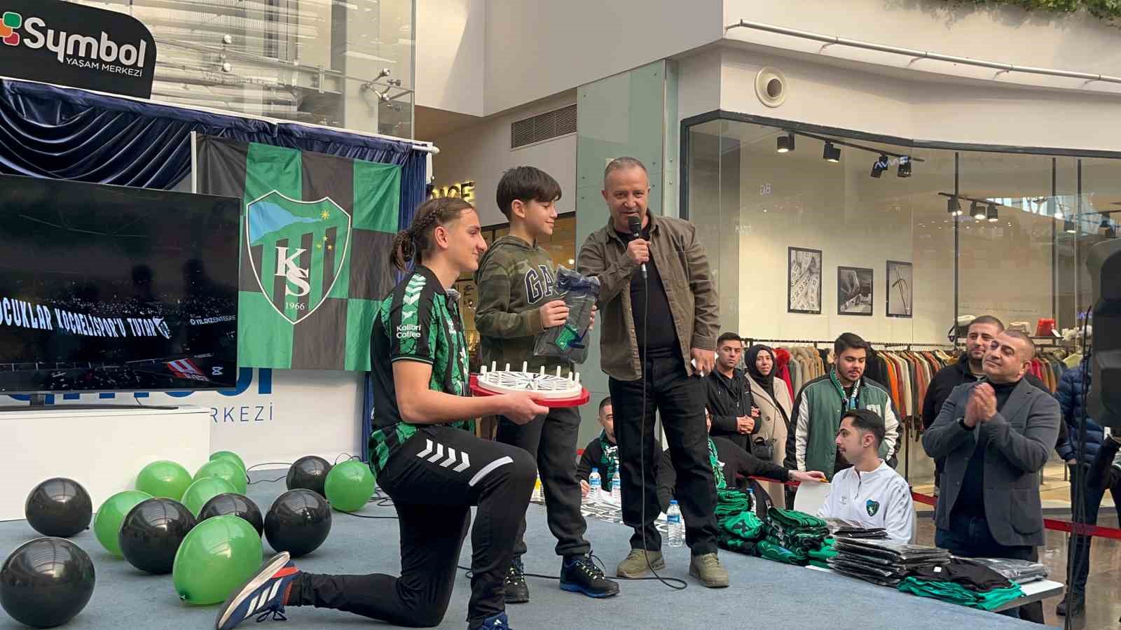 Kocaelispor’dan çocuklara karne şenliği
