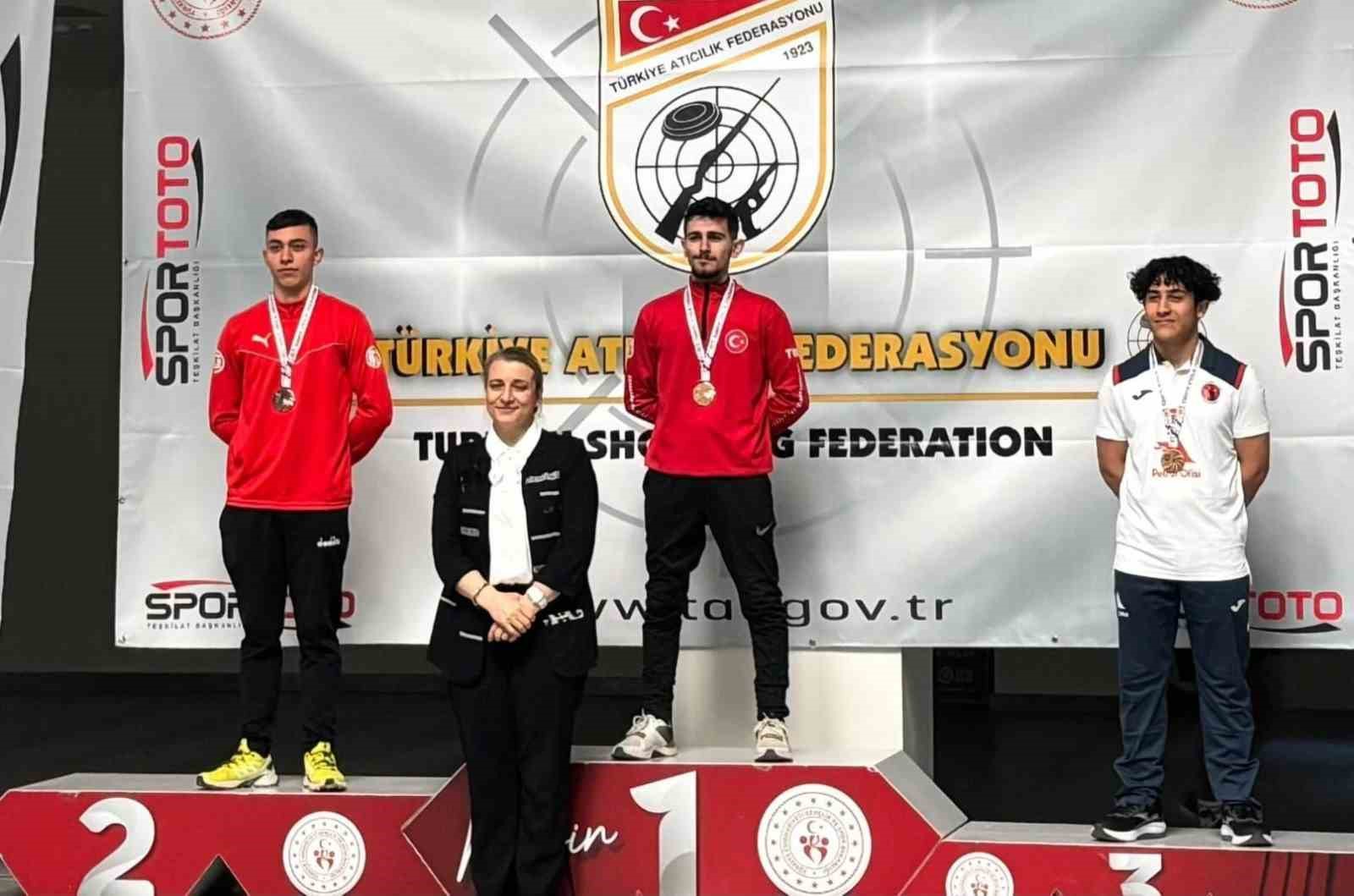 Erzincanlı atıcılık sporcuları hedefi 12’den vurdu
