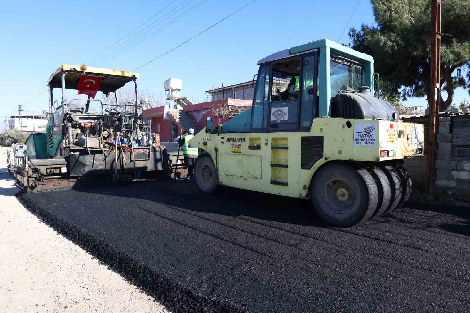 Kumlu’da ana caddeler asfaltlanıyor
