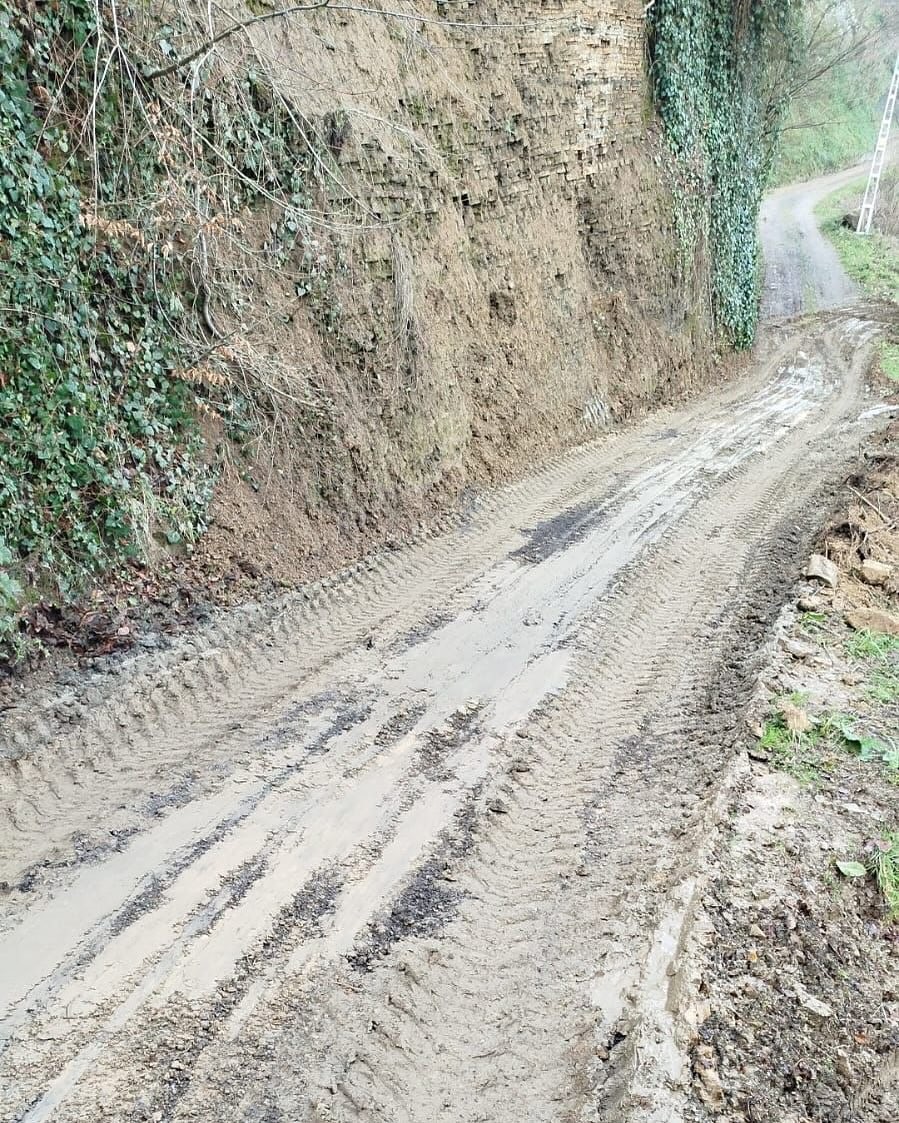 Düzce’de heyelandan kapanan yol açıldı
