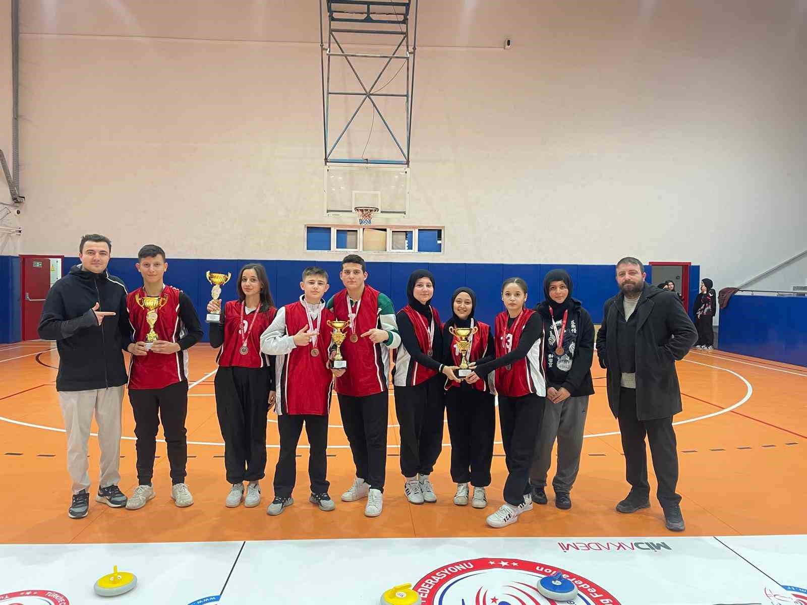 Balıköy Anadolu Lisesi Curling takımları büyük başarıya imza attı
