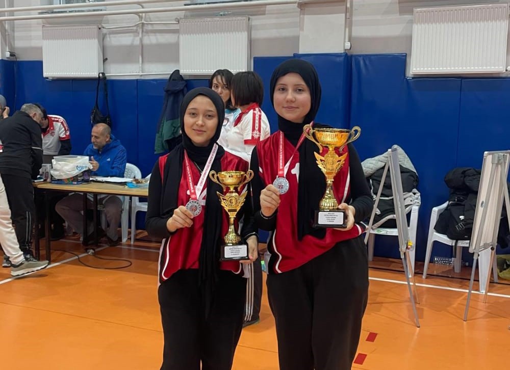 Balıköy Anadolu Lisesi Curling takımları büyük başarıya imza attı
