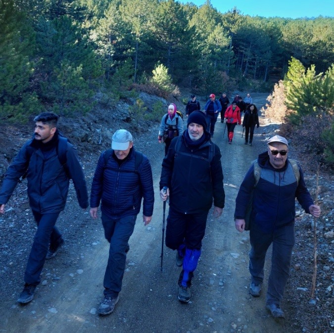 Tavşanlı Doğa Sporları Kulübü’nden Yaylacık Ormanlarına doğa yürüyüşü
