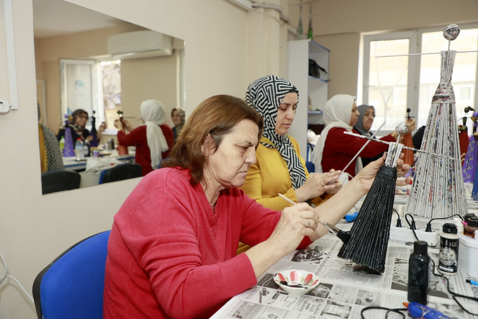 Atık malzemeleri hediyelik eşyalara dönüştürüyorlar
