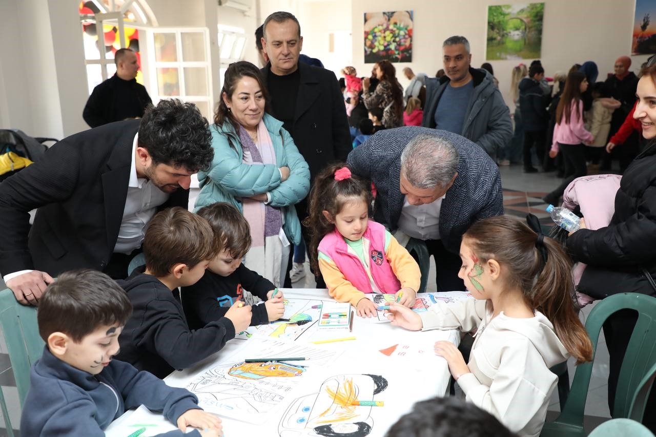 Edremit Belediyesi’nden miniklere çocuk şenliği
