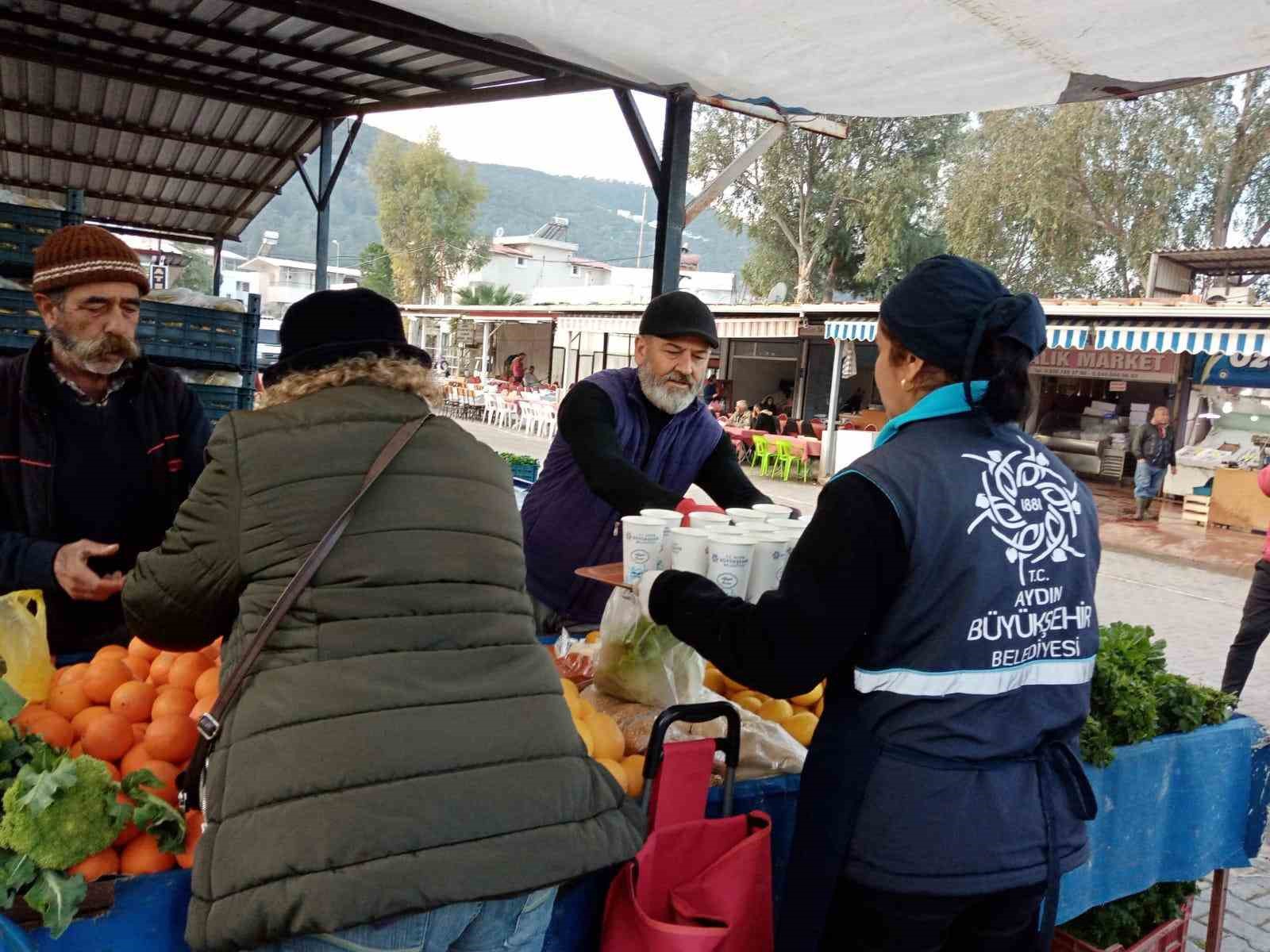 Başkan Çerçioğlu’nun vatandaş ve pazarcı esnafına sıcak çorba ikramı sürüyor
