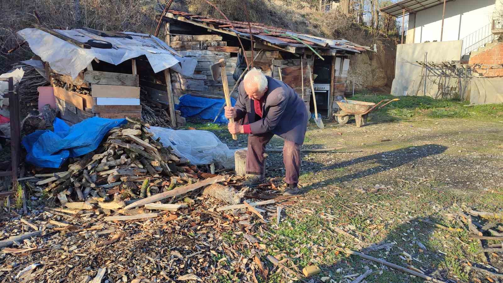 Komşuları izin vermedi, evine doğalgaz bağlatamadı
