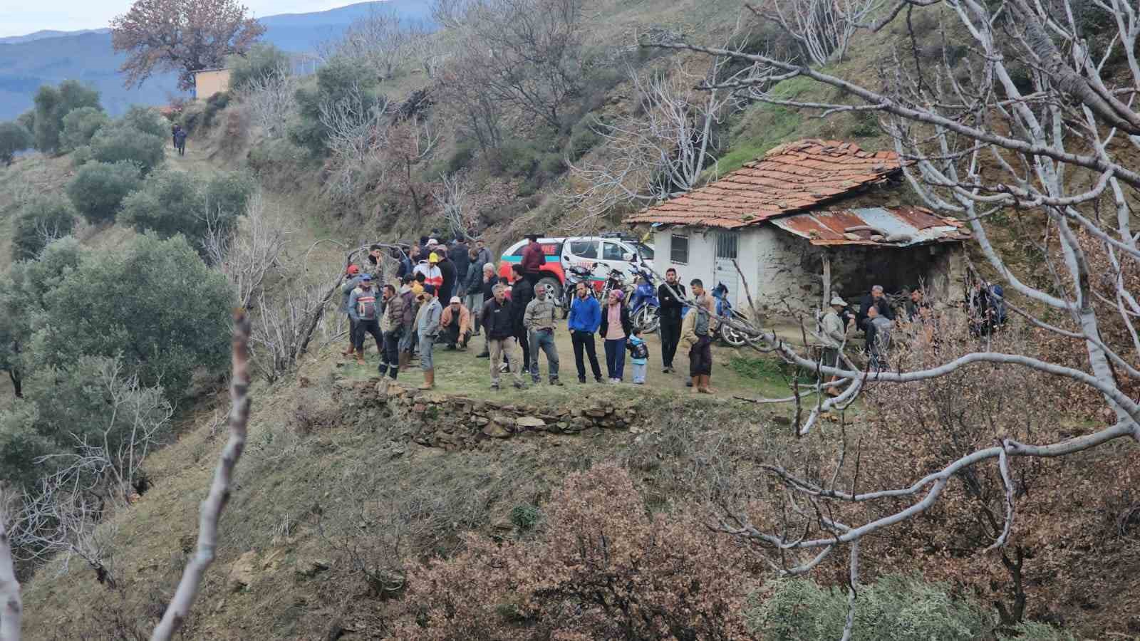 Zeytin işçilerini taşıyan araç uçuruma yuvarlandı: 1 ölü, 4 yaralı
