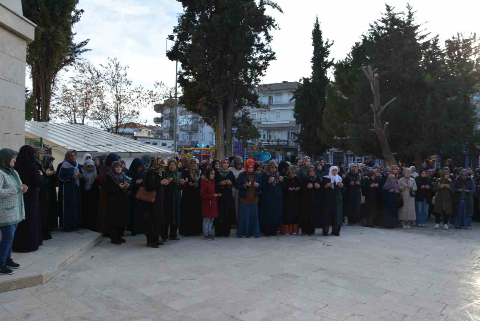 Korkutelili hafızlar umre ile ödüllendirildi
