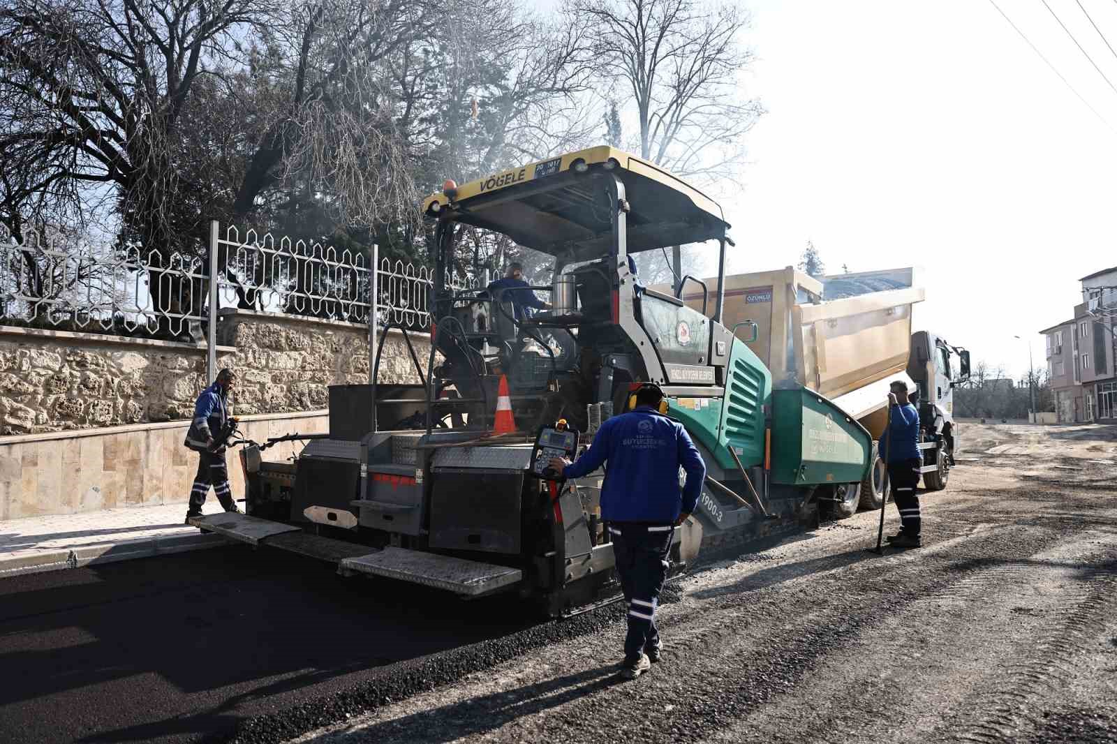 Denizli Büyükşehir Belediyesinin yol yapım çalışmaları hız kesmeden devam ediyor
