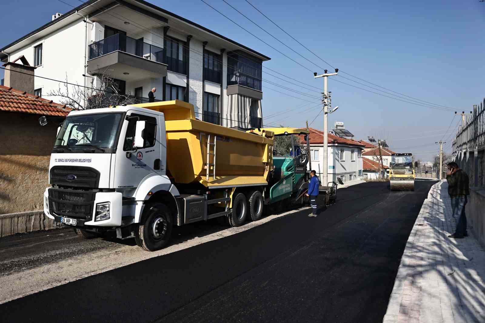 Denizli Büyükşehir Belediyesinin yol yapım çalışmaları hız kesmeden devam ediyor
