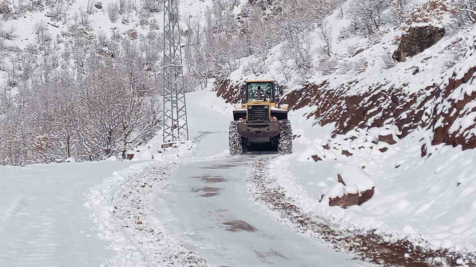 Şırnak’ta kapalı 9 köy yolu ulaşıma açıldı
