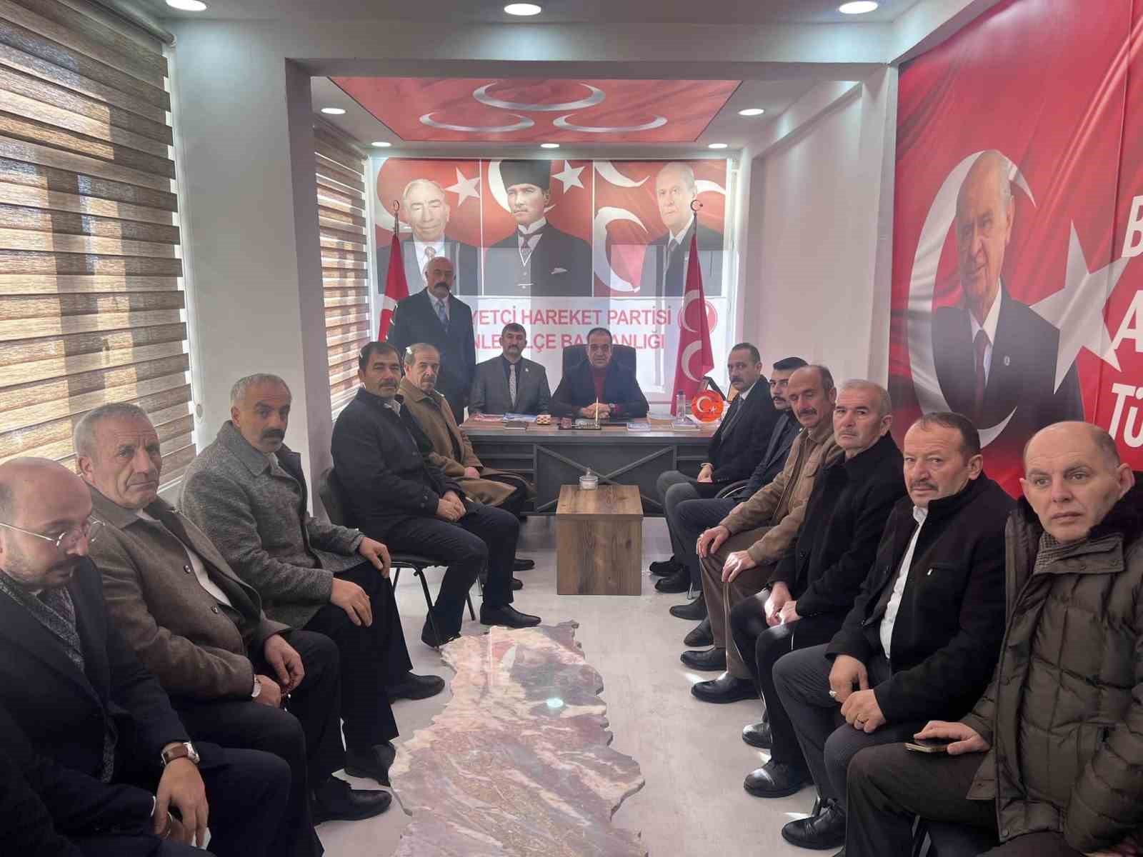 MHP İl Başkanı Yurdagül, Pasinler’de muhtarlarla bir araya geldi
