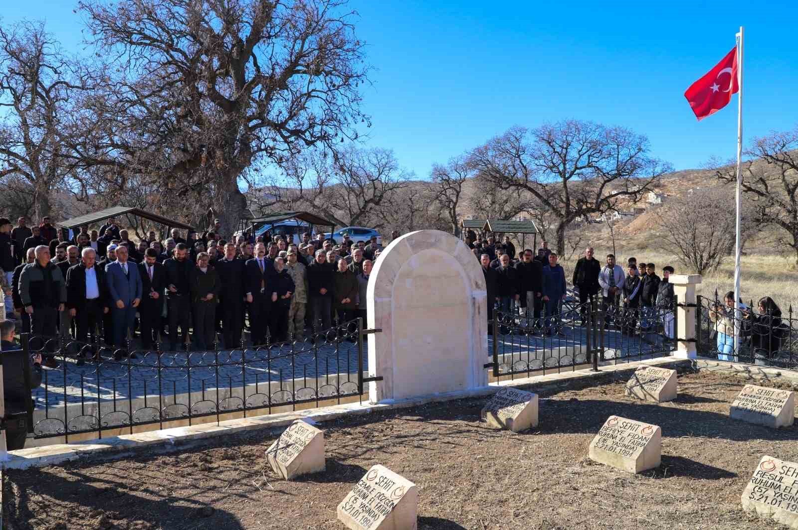 Mardin’de 31 sene önce şehit edilen 21 kişi mezarı başında anıldı
