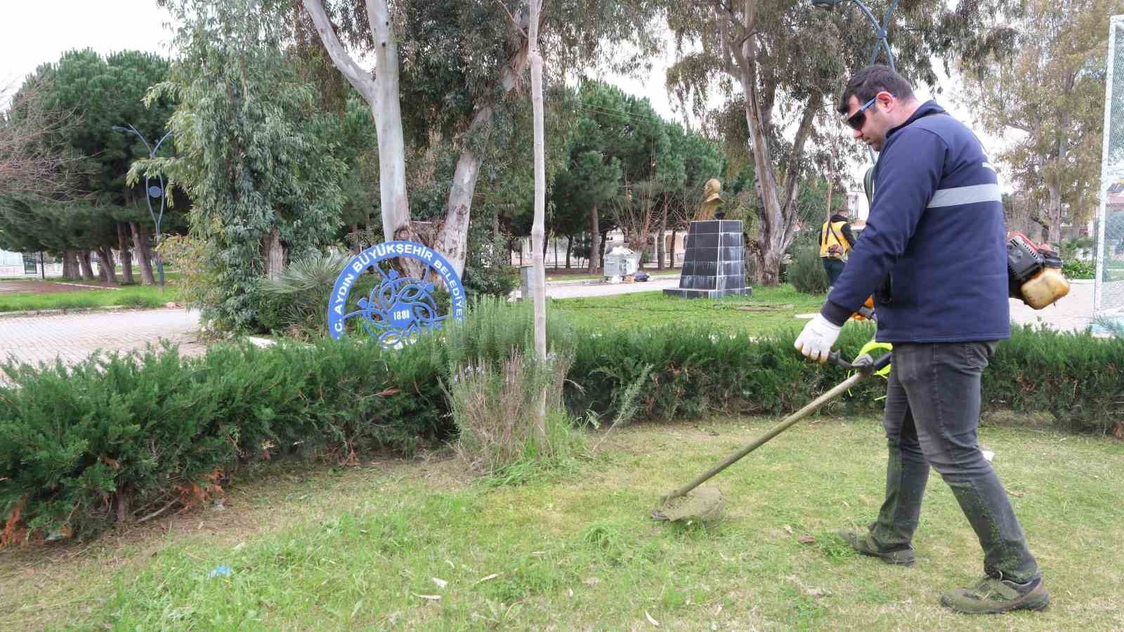 Büyükşehir, Kuşadası’nda çalışmalarını sürdürüyor
