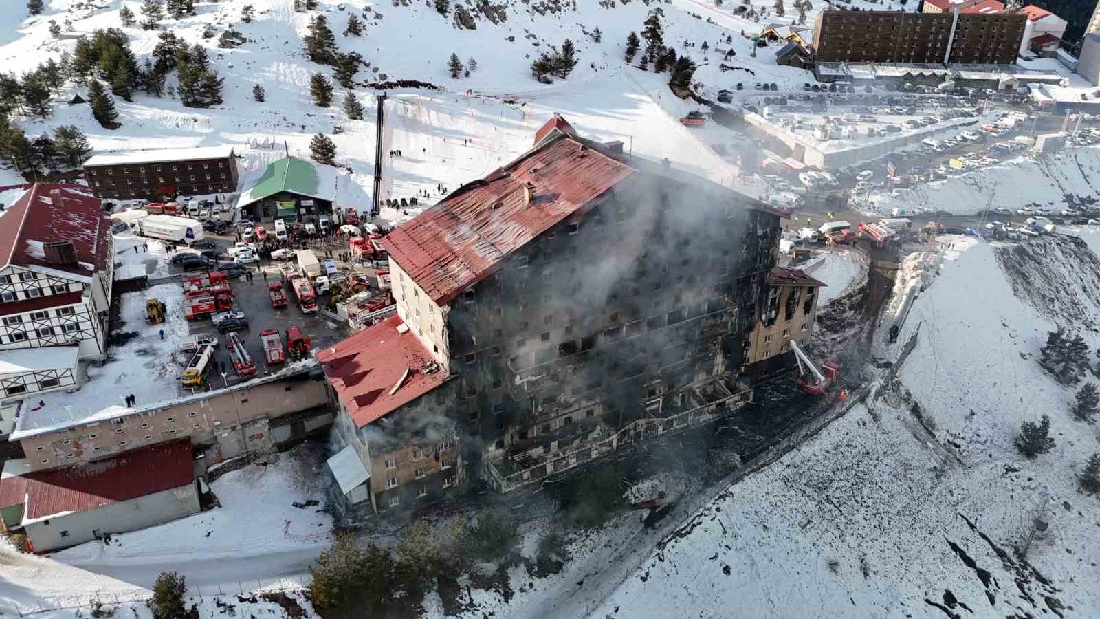 Günün en acı görüntüsü: 66 kişinin ölmesi kayak keyfine engel olmadı
