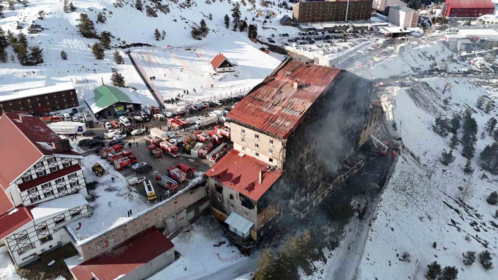 Günün en acı görüntüsü: 66 kişinin ölmesi kayak keyfine engel olmadı
