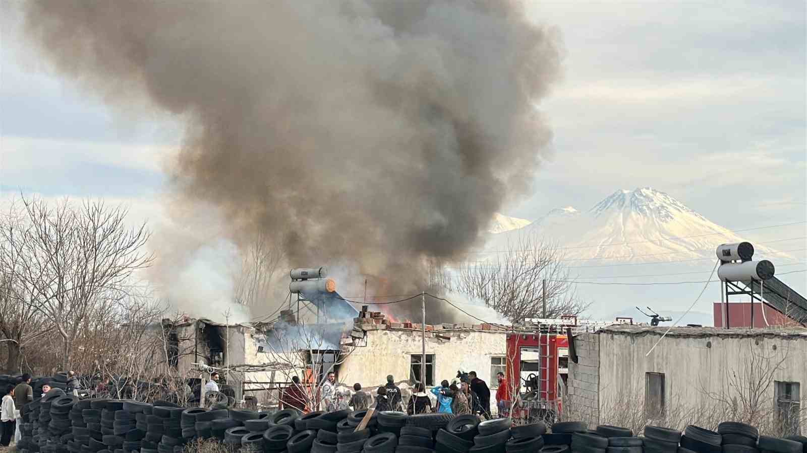 Aksaray’da 3 yaşındaki çocuk yangında hayatını kaybetti
