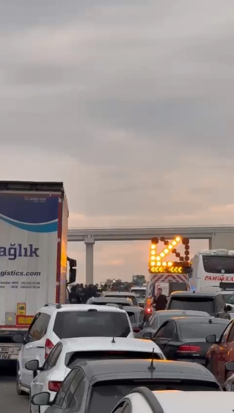 Tanker devrildi, Bursa İzmir otobanı trafiğe kapandı
