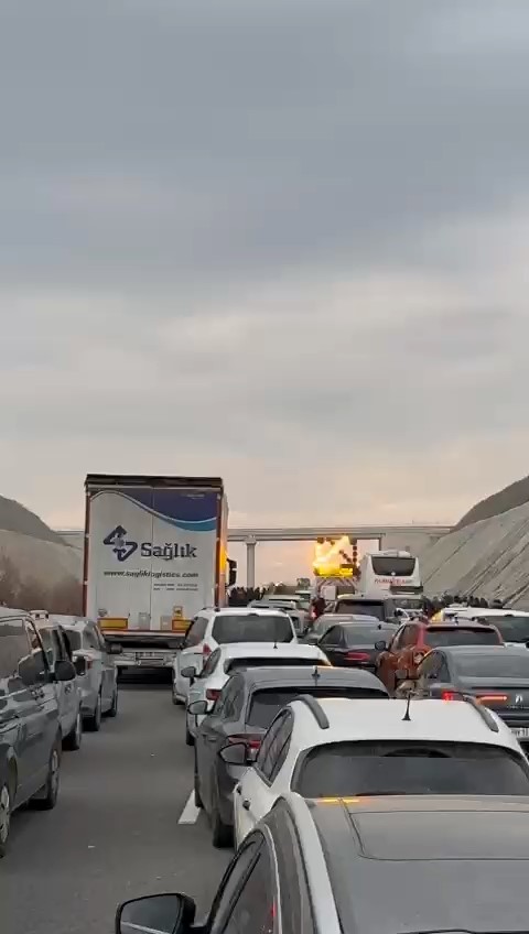 Tanker devrildi, Bursa İzmir otobanı trafiğe kapandı
