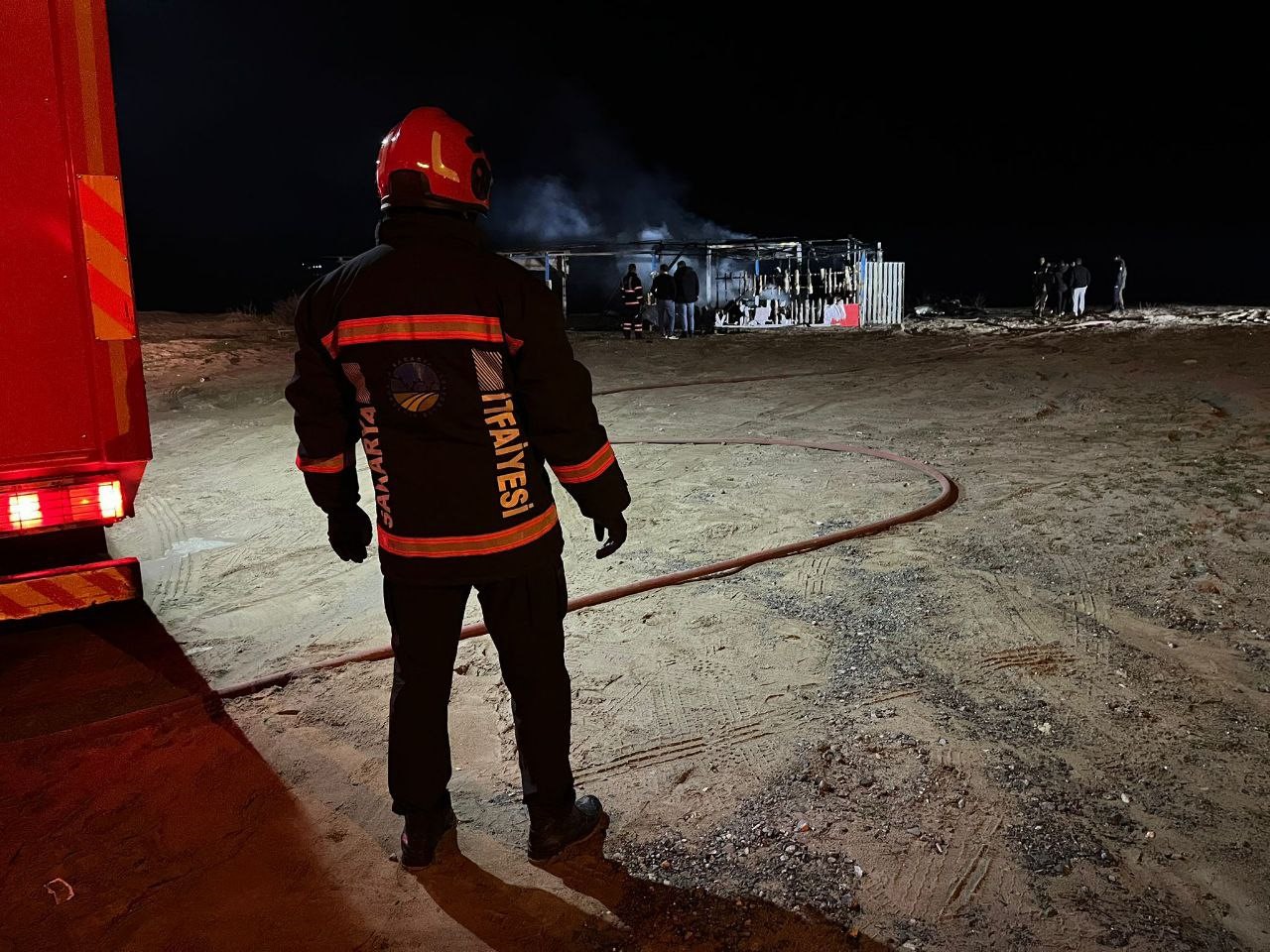 Karasu sahildeki işletme alev topuna döndü
