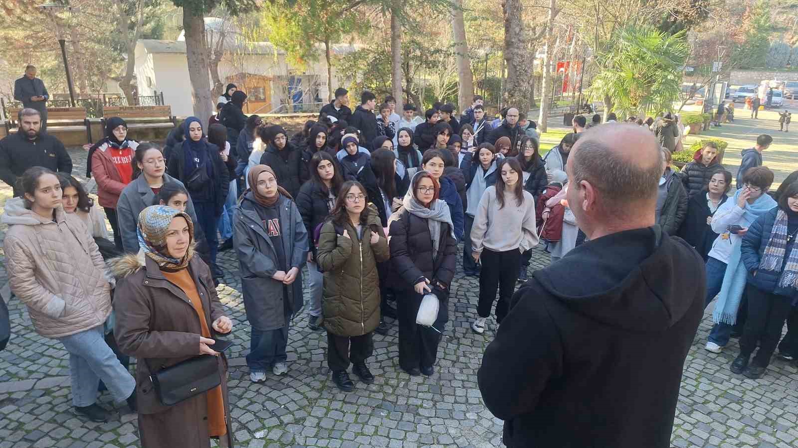 Şeyh Edebali Türbesi yarıyıl tatilinde ziyaretçi akınına uğruyor
