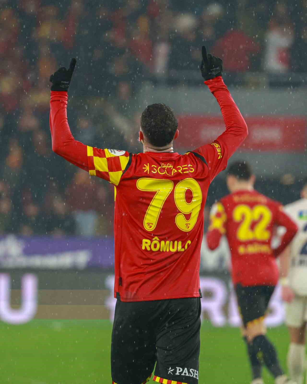 Göztepe’de Romulo’dan sonra Juan da parlıyor
