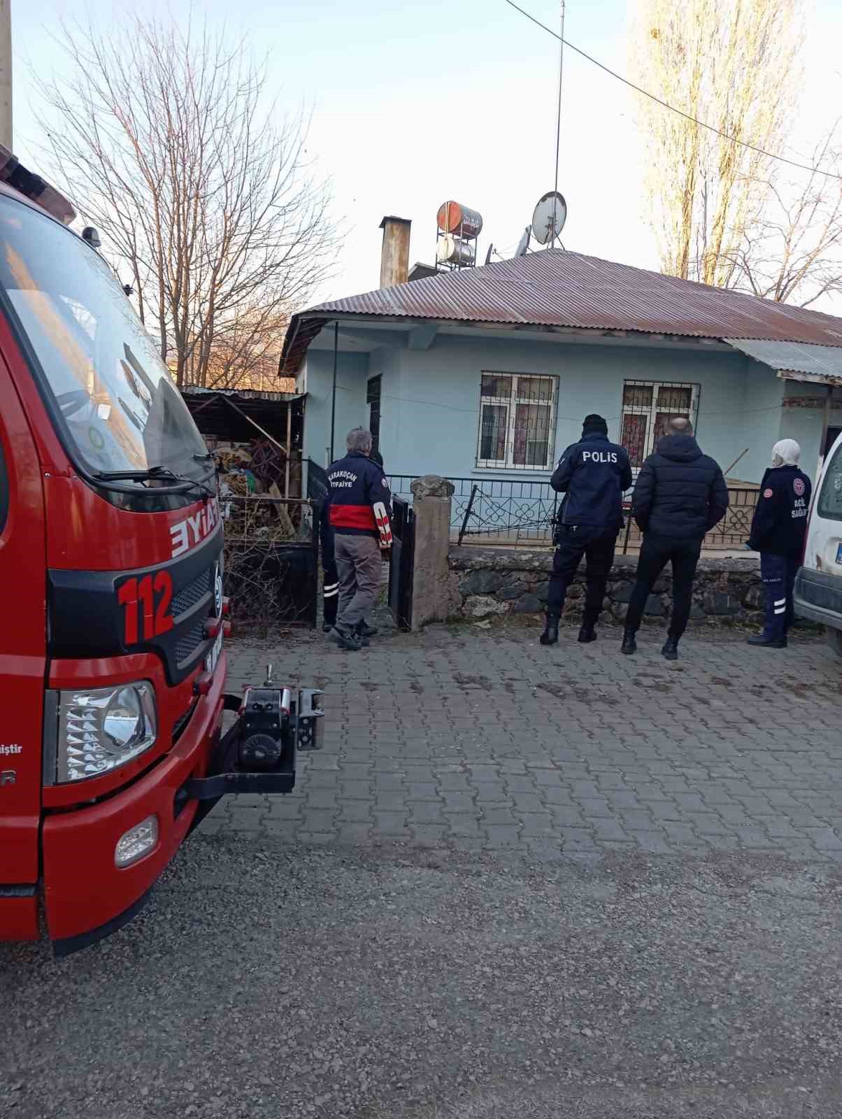 Mezar taşını hazırlayıp evinin bahçesinde intihar etti
