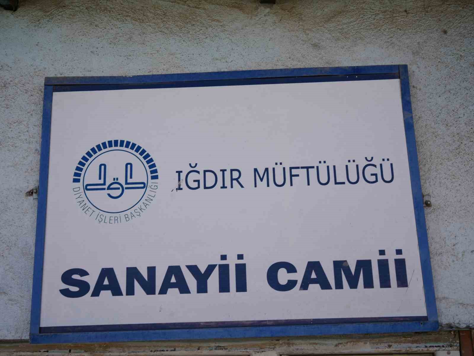 Sanayi sitesi içinde bulunan caminin de içinde olduğu sosyal tesisler, kooperatifin borcundan dolayı icra yolu ile satışa çıkarıldı
