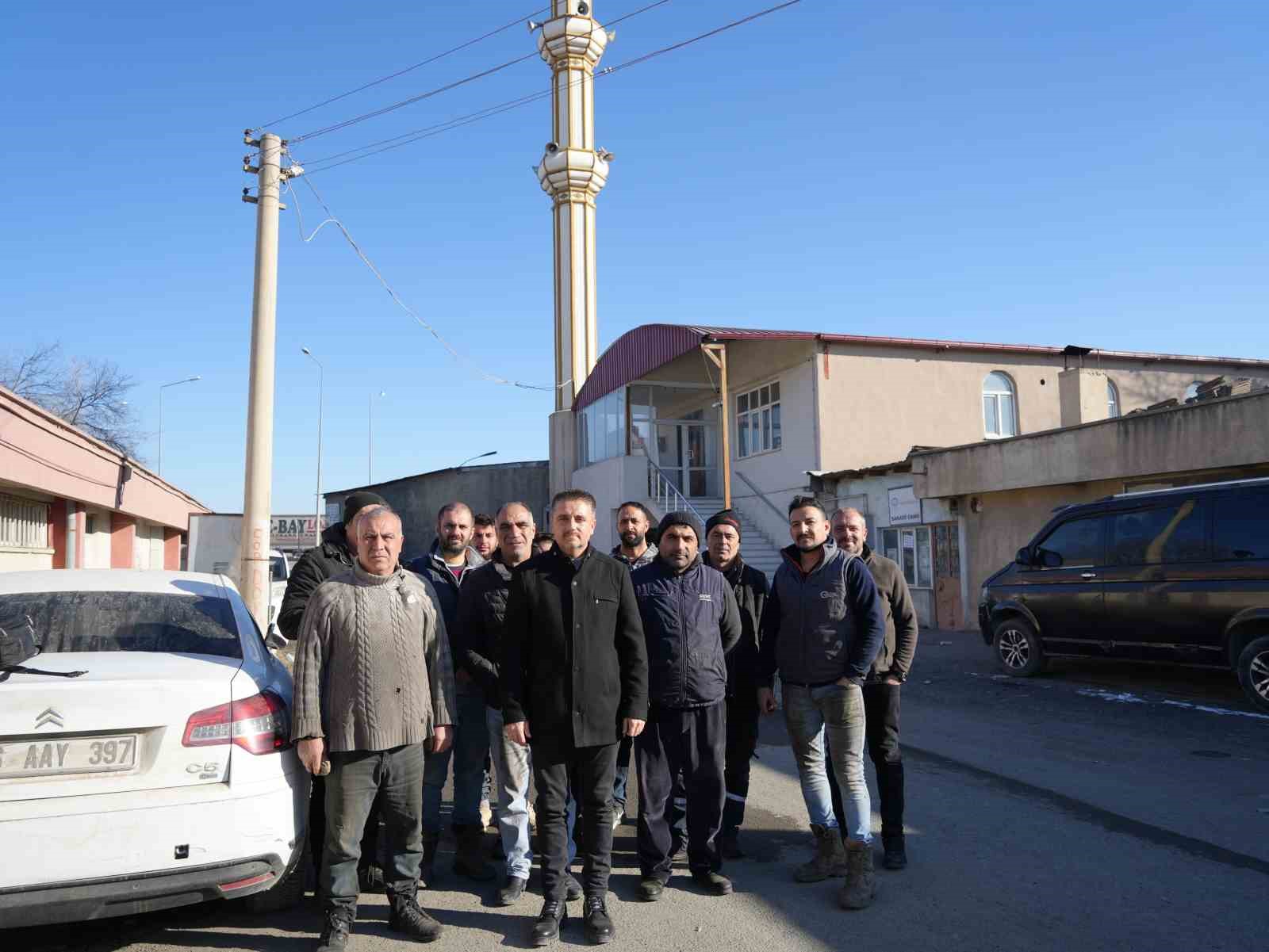 Sanayi sitesi içinde bulunan caminin de içinde olduğu sosyal tesisler, kooperatifin borcundan dolayı icra yolu ile satışa çıkarıldı
