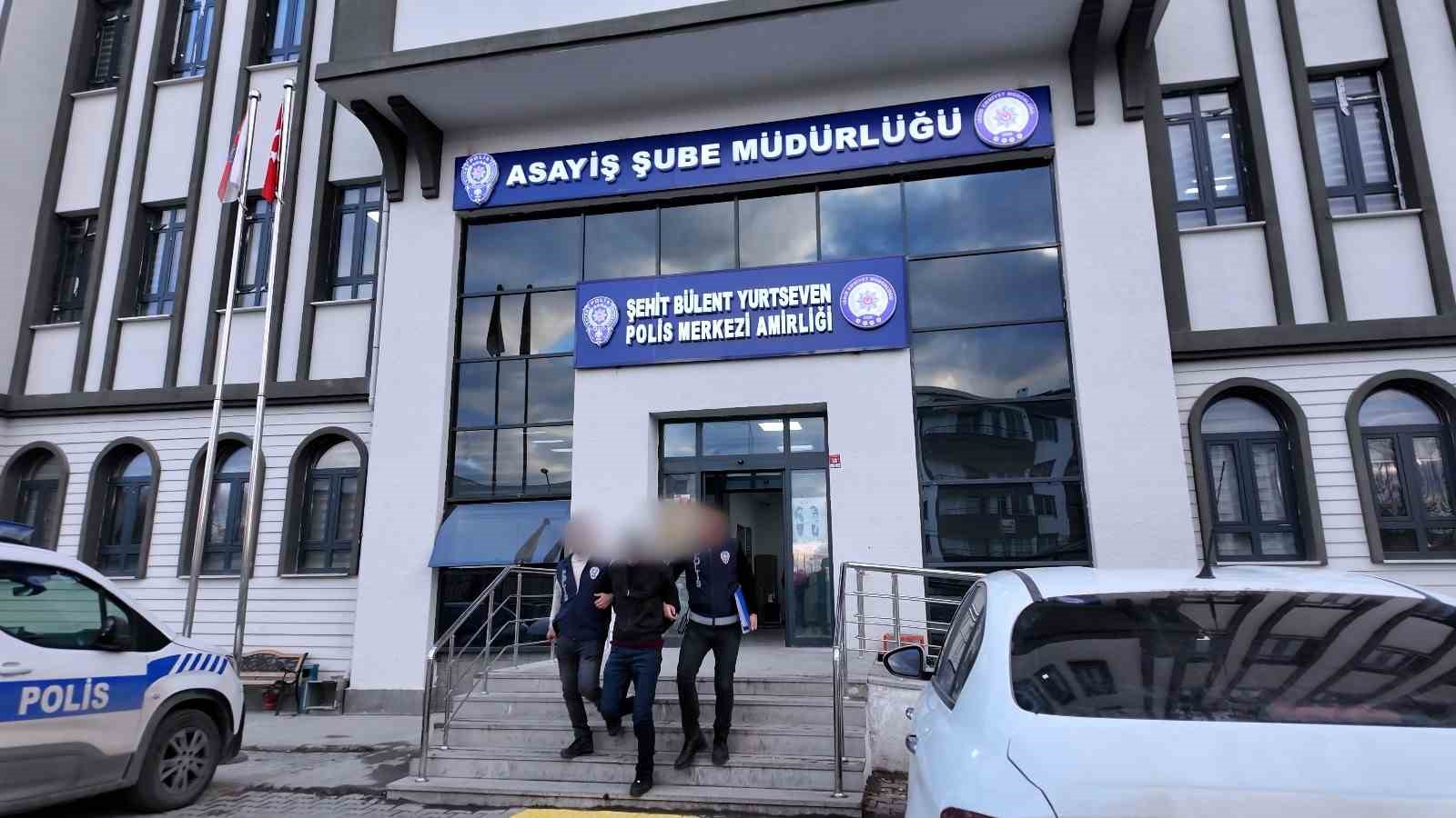 Iğdır’da bir eve girerek silah zoru ile altınları çalan şahıs tutuklandı
