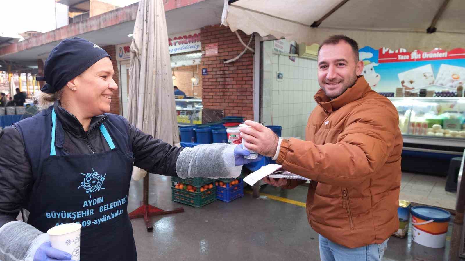 Büyükşehir’in sıcak çorba ikramı vatandaşları memnun ediyor
