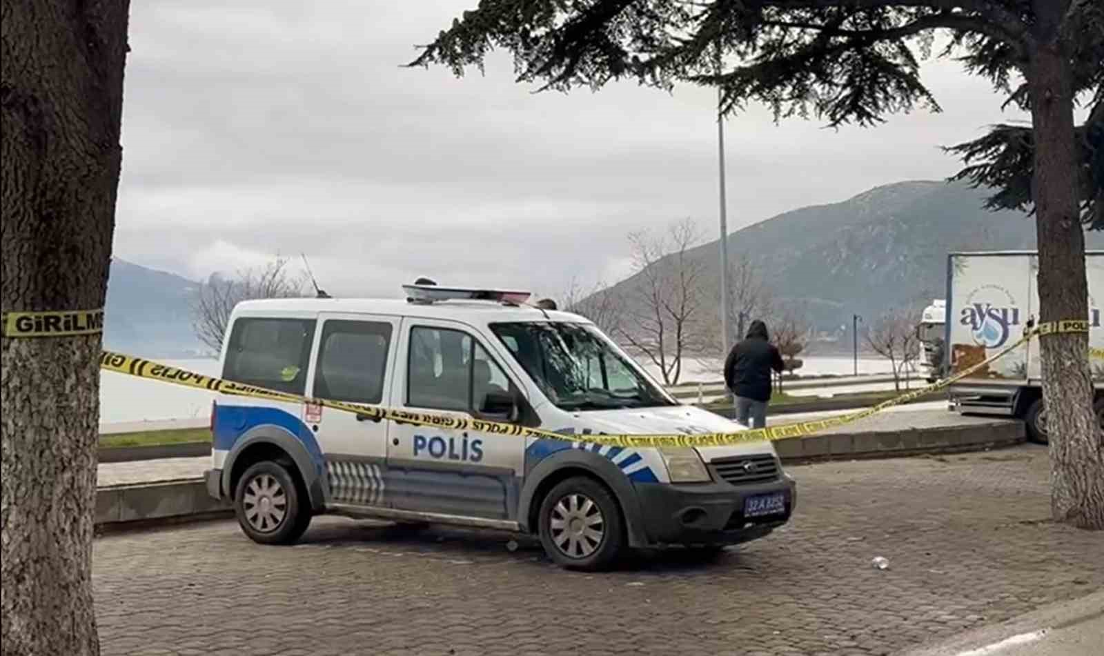 Isparta’da çöken 3 katlı binanın enkazı önünde 5 günlük altın nöbeti
