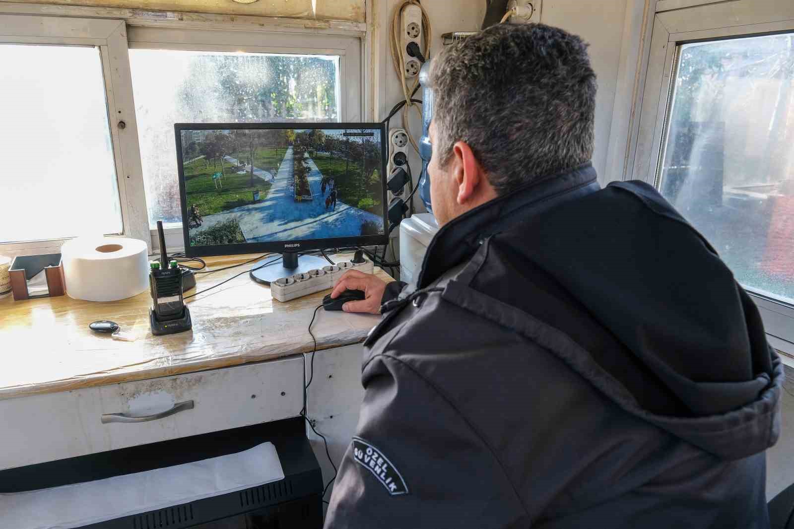 Esenyurt’ta parklar artık daha güvenli
