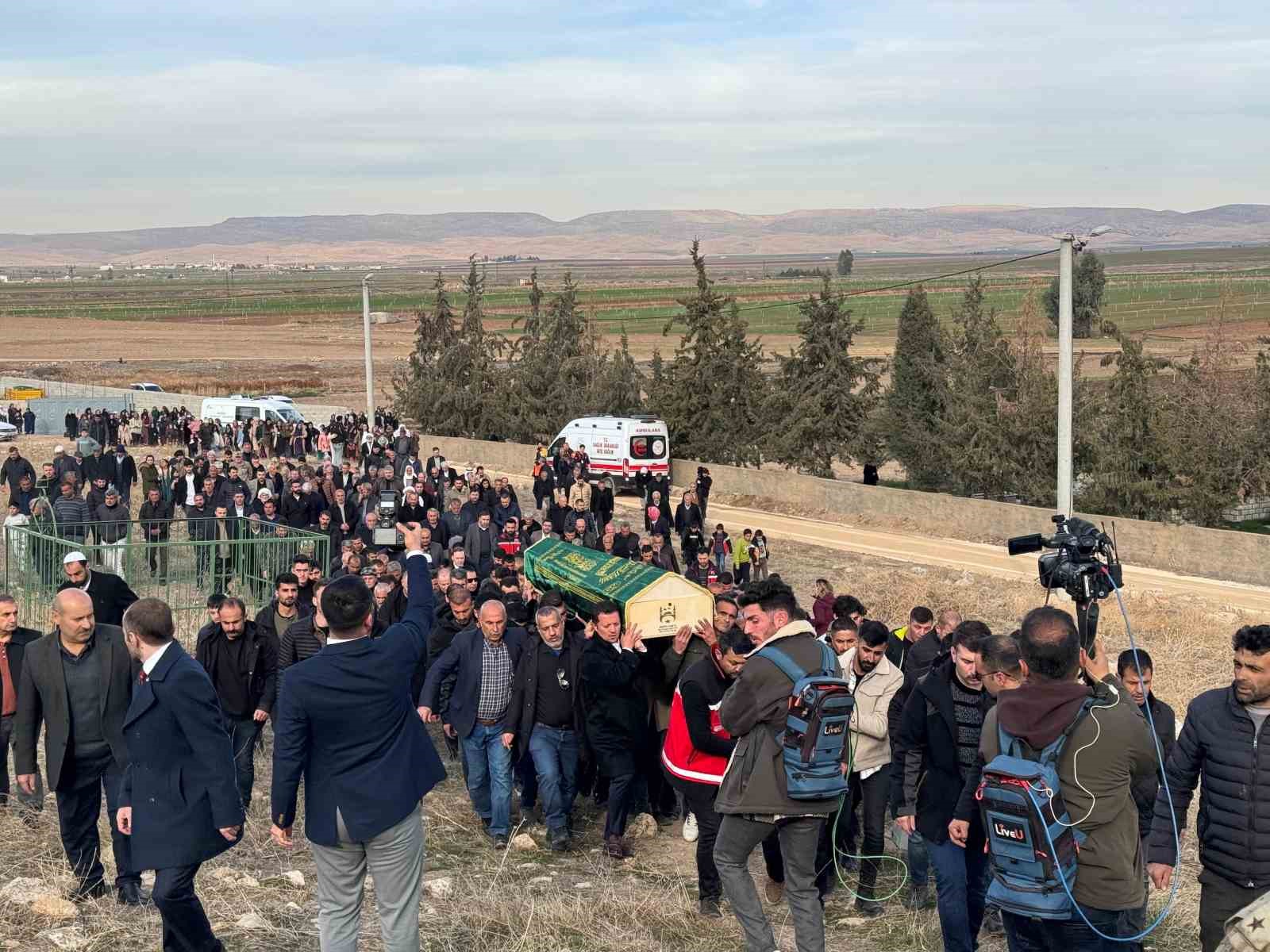 Bolu’da otel yangınında hayatını kaybeden hemşire Mardin’de toprağa verildi
