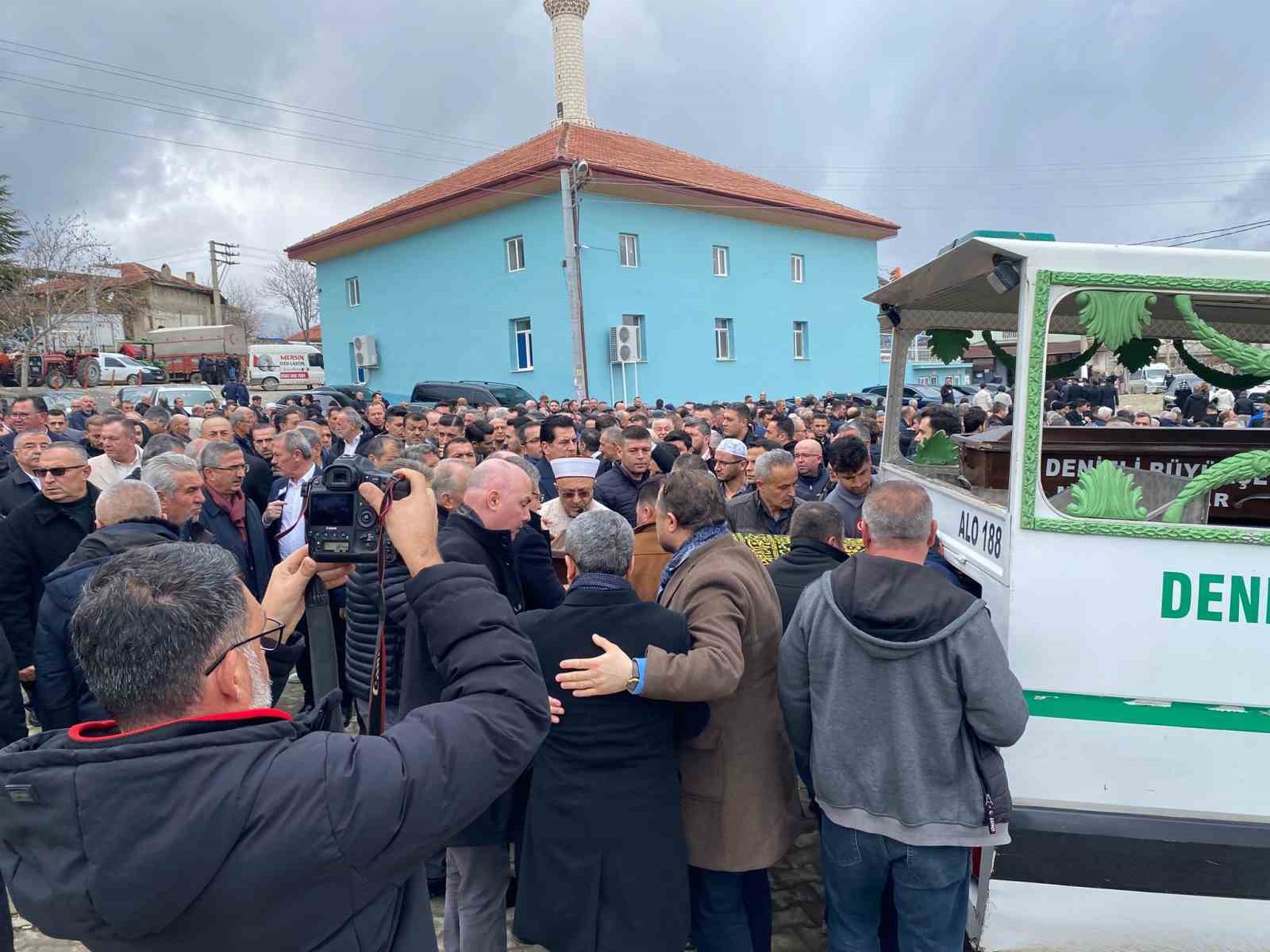 Eski Bakan Yardımcısı Ahmet Yıldız’ın babası son yolculuğuna uğurlandı
