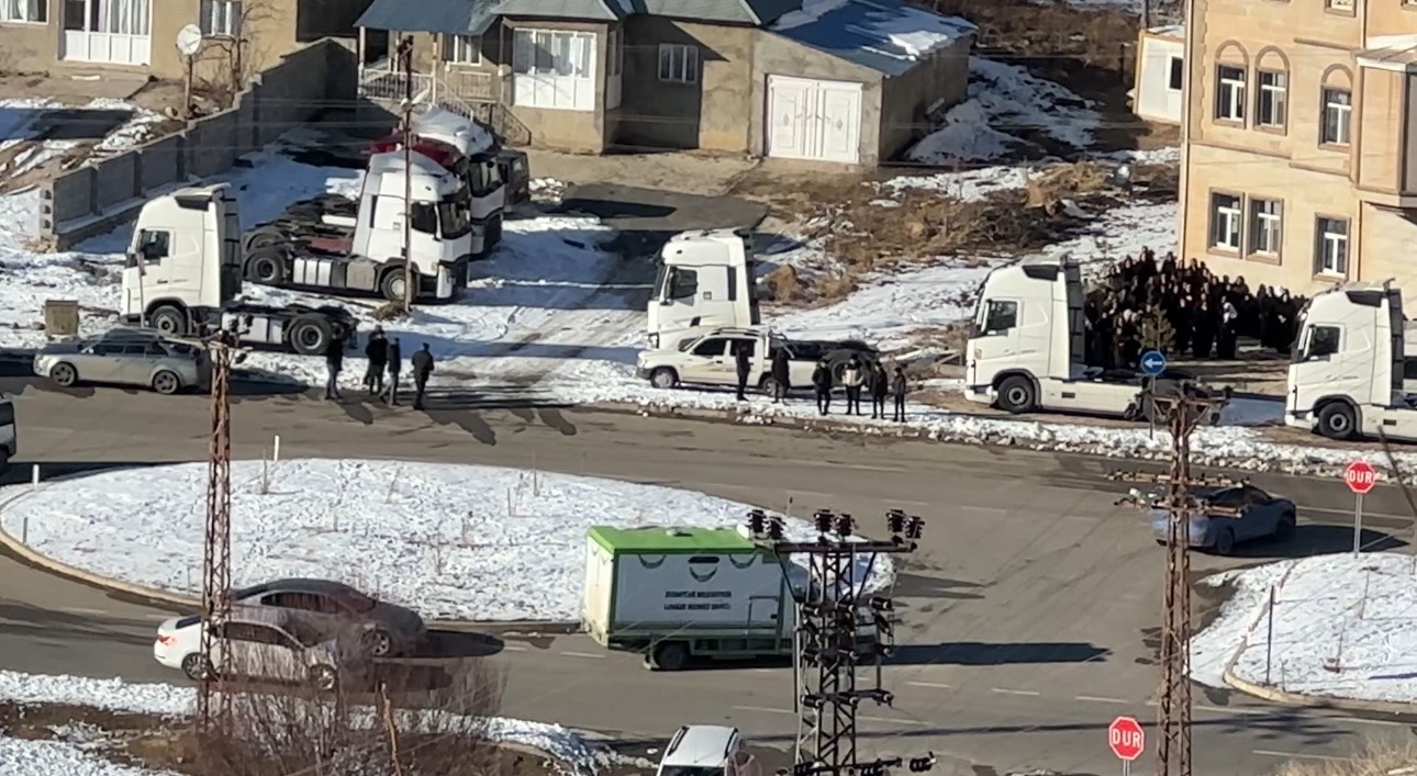 Pompalı tüfekle vurularak hayatını kaybeden genç gözyaşları arasında toprağa verildi
