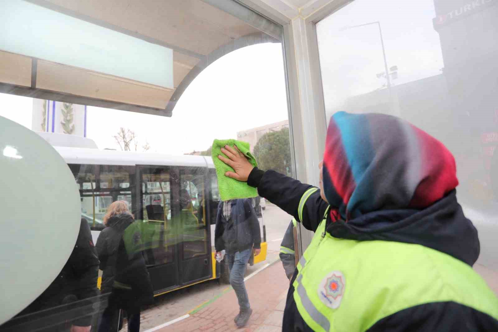 Park ve yeşil alanlarda budama çalışmaları sürüyor
